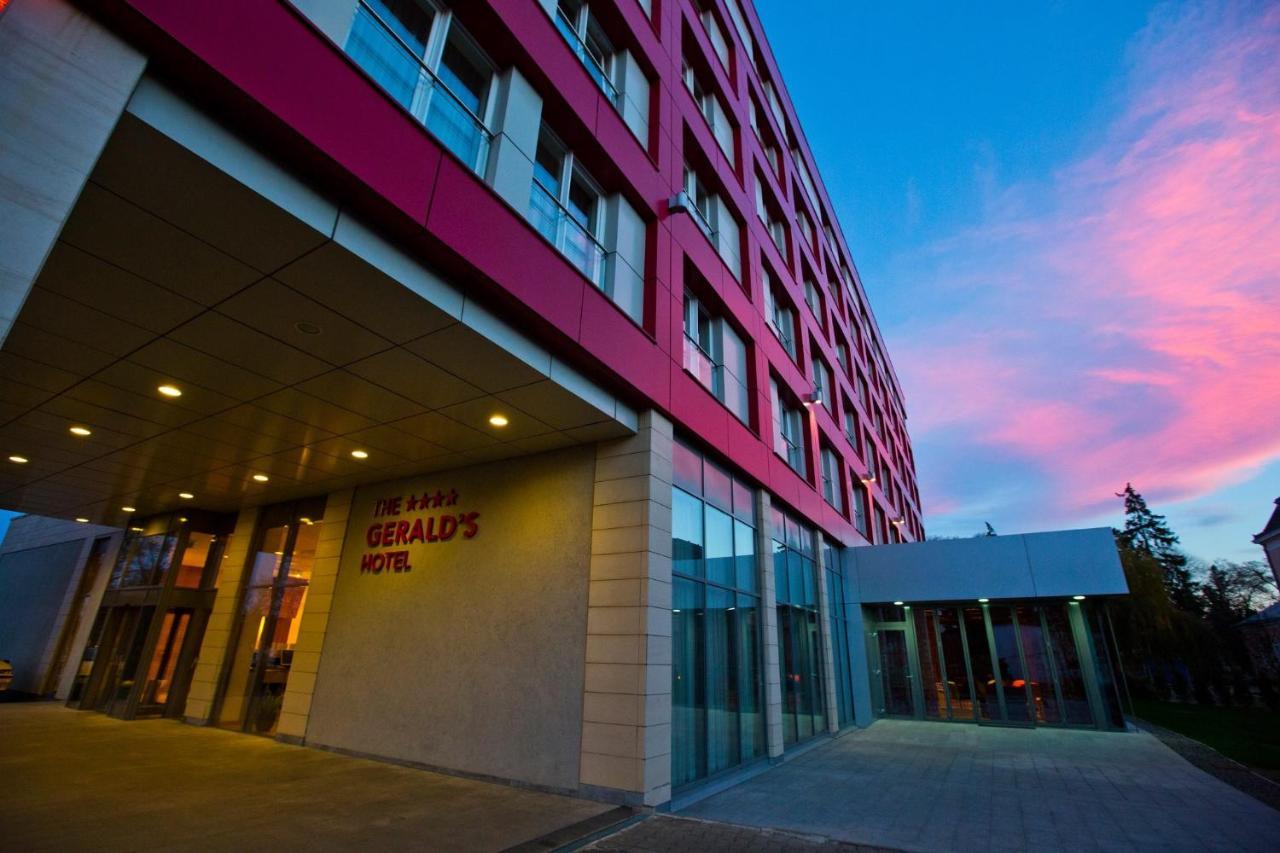 The Gerald'S Hotel Rădăuţi Exteriér fotografie
