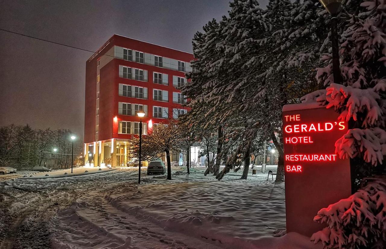 The Gerald'S Hotel Rădăuţi Exteriér fotografie