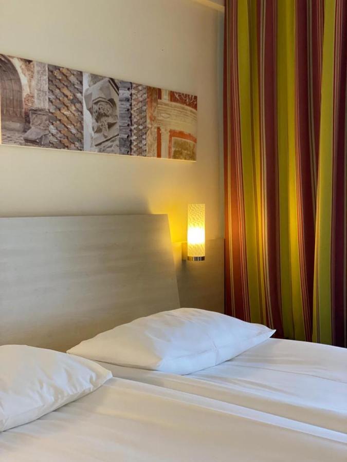 The Gerald'S Hotel Rădăuţi Exteriér fotografie