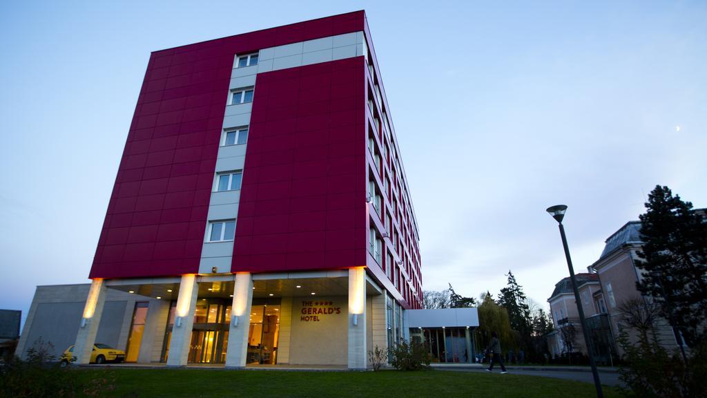 The Gerald'S Hotel Rădăuţi Exteriér fotografie