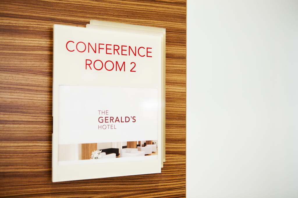 The Gerald'S Hotel Rădăuţi Exteriér fotografie